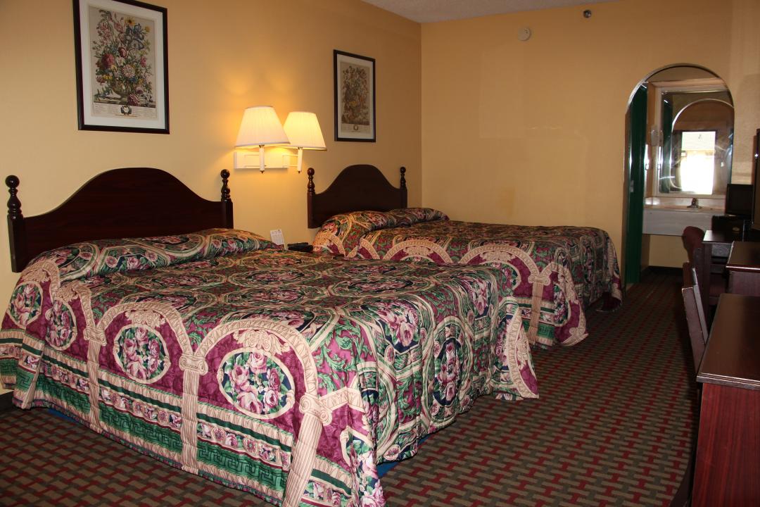 Guest room with two queen beds