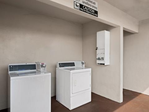 The laundry area at the Americas Best Value Inn Orlando hotel.